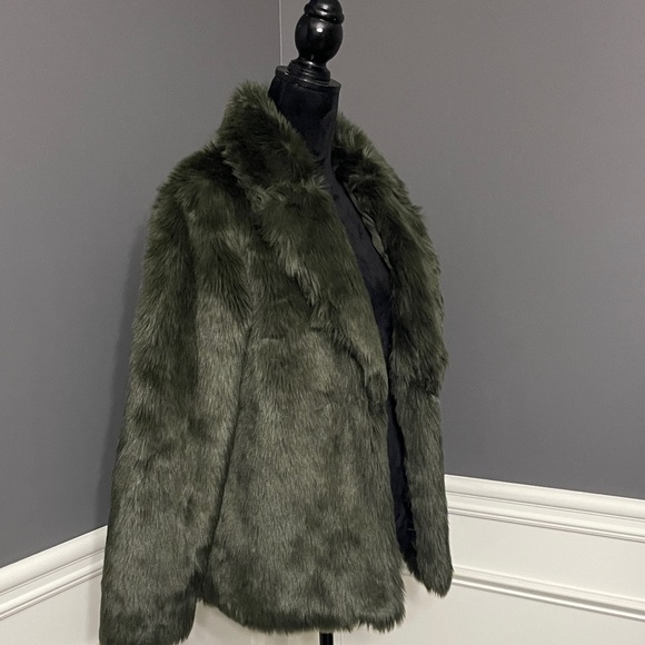 Forever 21 Exclusive, Faux Fur Jacket - Picture 4 of 10